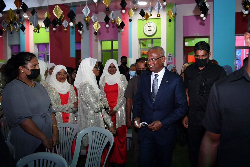 އަޙްމަދިއްޔާ އިންޓަރނޭޝަނަލް ސްކޫލަށް 40 އަހަރު ފުރުމުގެ ރަސްމިއްޔާތުގައި ރައީސުލްޖުމްހޫރިއްޔާ ބައިވެރިވެވަޑައިގެންނެވުން.. ފޮޓޯ/ ރައީސް އޮފީސް