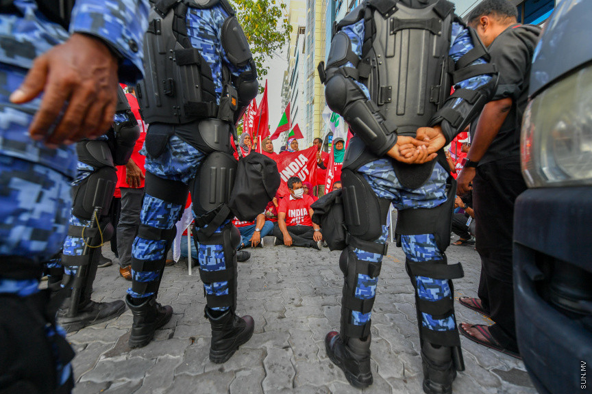 25 މާރޗް 2022: "ނޭވާ ހޮޅިއަށް" ނަމުގައި އިދިކޮޅުން މާލޭގައި ކުރިއަށް ގެންދިޔަ މުޒާހަރާގެ ތެރެއިން -- ސަން ފޮޓޯ/ މުހައްމަދު އަފްރާހް