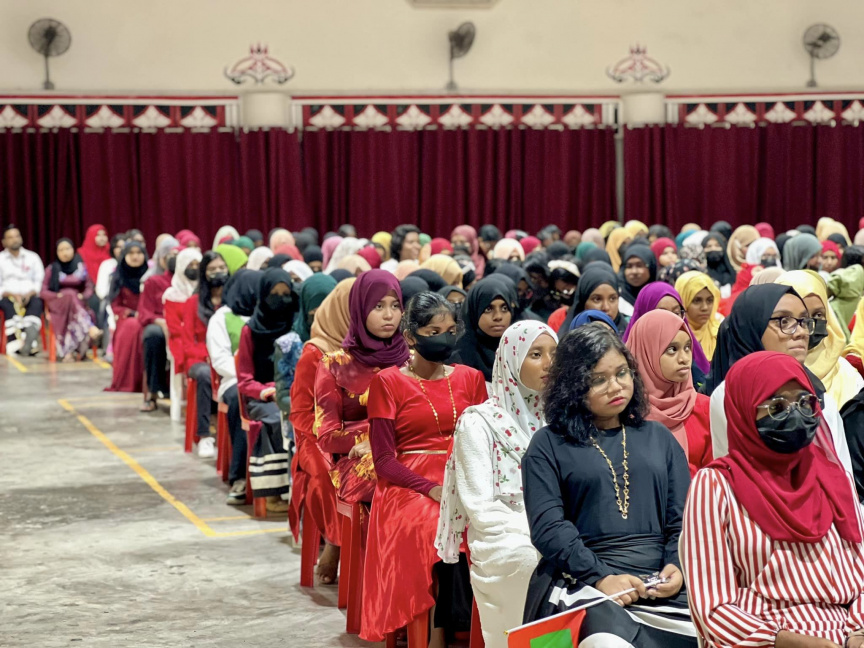  ޤާޒީ ސްކޫލުގައި ޤައުމީ ދުވަސް ފާހަގަކުރުމަށް ބޭއްވުނު ރަސްމިއްޔާތުގެ ތެރެއިން - ފޮޓޯ ގާޒީ ސްކޫލު