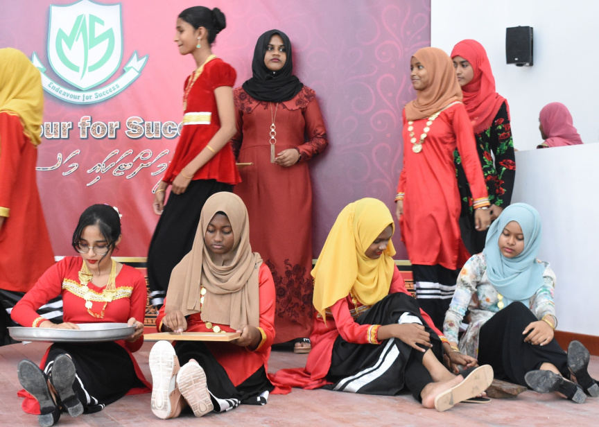 ފުވައްމުލަކު މުހައްމަދު ޖަމާލުއްދީން ސްކޫލުގައި ޤައުމީ ދުވަސް ފާހަގަކުރުމަށް ބޭއްވުނު ރަސްމިއްޔާތުގެ ތެރެއިން - ފޮޓޯ  މުހައްމަދު ޖަމާލުއްދީން 