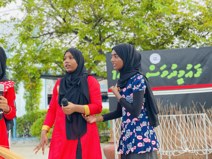 ހުރާ ސްކޫލުގައި ޤައުމީ ދުވަސް ފާހަގަކުރުމަށް ބޭއްވުނު ރަސްމިއްޔާތުގެ ތެރެއިން - ފޮޓޯ ހުރާ ސްކޫލު