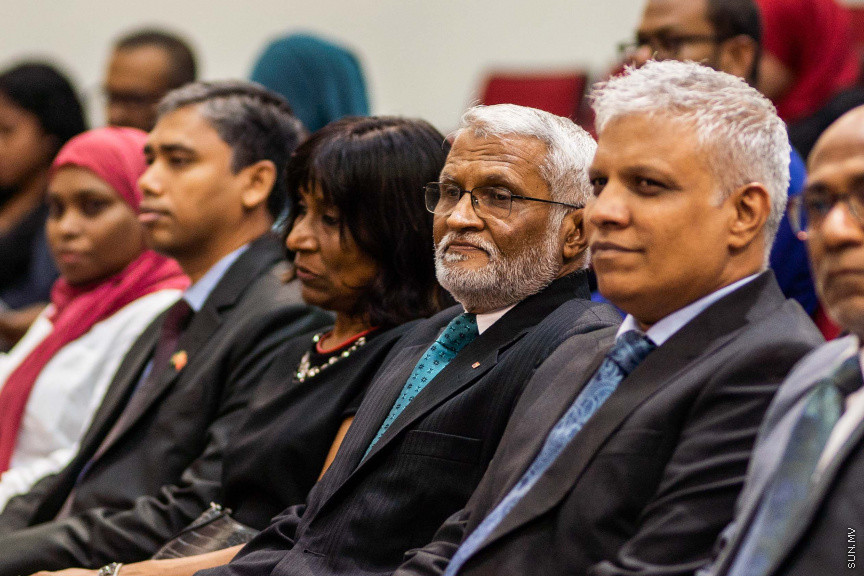 ގައުމީ ޔުނިވާސިޓީގެ ޕޮލިކަލް ސައިންގެ ދަރިވަރުން ބޭއްވި މޮޑެލް ސާކްސަމިޓްގެ ތެރެއިން --- ސަން ފޮޓޯ/ އިބްރާހީމް ޝަމްވީލް