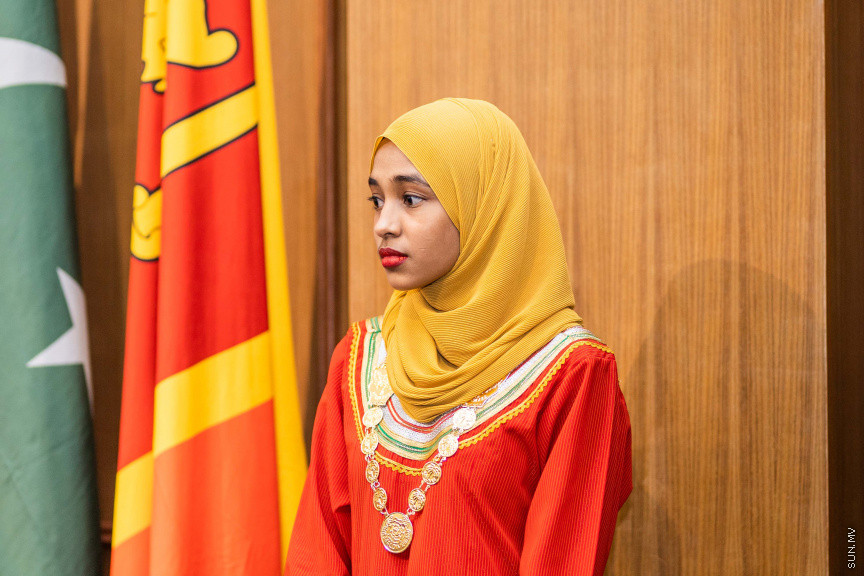 ގައުމީ ޔުނިވާސިޓީގެ ޕޮލިކަލް ސައިންގެ ދަރިވަރުން ބޭއްވި މޮޑެލް ސާކްސަމިޓްގެ ތެރެއިން --- ސަން ފޮޓޯ/ އިބްރާހީމް ޝަމްވީލް