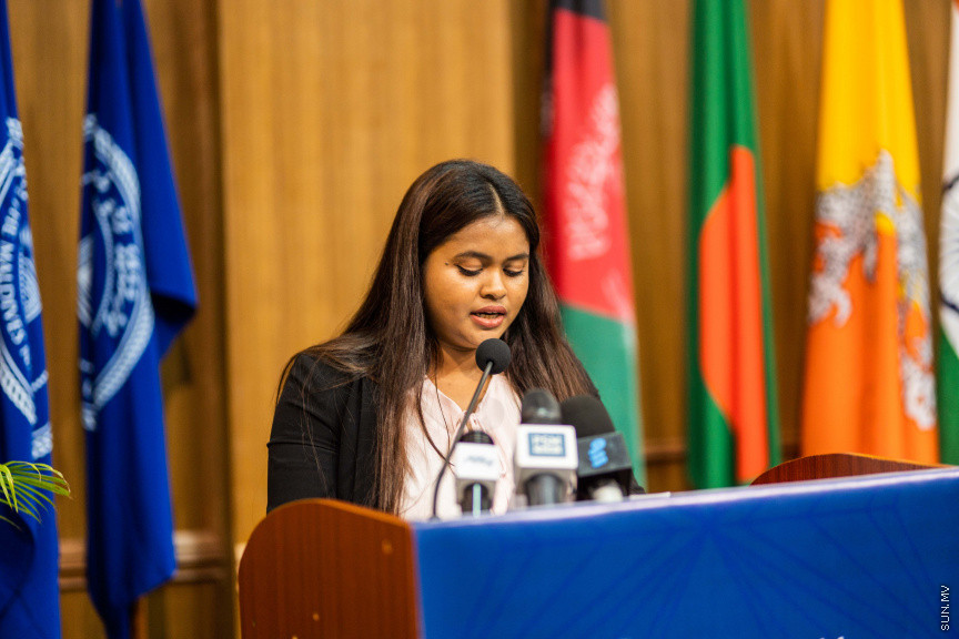 ގައުމީ ޔުނިވާސިޓީގެ ޕޮލިކަލް ސައިންގެ ދަރިވަރުން ބޭއްވި މޮޑެލް ސާކްސަމިޓްގެ ތެރެއިން --- ސަން ފޮޓޯ/ އިބްރާހީމް ޝަމްވީލް