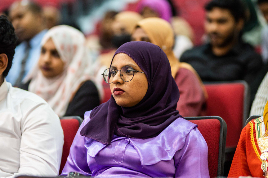 ގައުމީ ޔުނިވާސިޓީގެ ޕޮލިކަލް ސައިންގެ ދަރިވަރުން ބޭއްވި މޮޑެލް ސާކްސަމިޓްގެ ތެރެއިން --- ސަން ފޮޓޯ/ އިބްރާހީމް ޝަމްވީލް