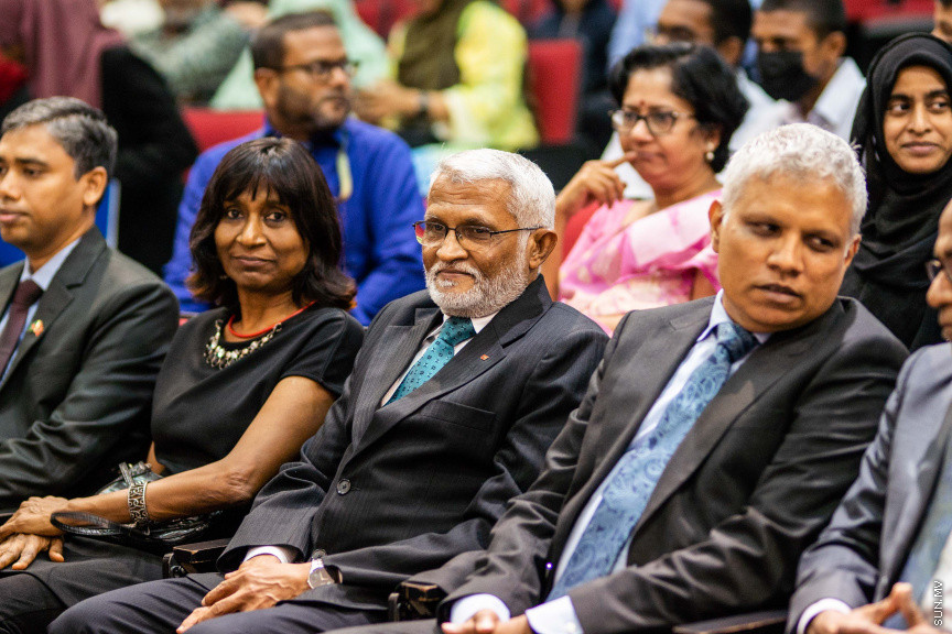ގައުމީ ޔުނިވާސިޓީގެ ޕޮލިކަލް ސައިންގެ ދަރިވަރުން ބޭއްވި މޮޑެލް ސާކްސަމިޓްގެ ތެރެއިން --- ސަން ފޮޓޯ/ އިބްރާހީމް ޝަމްވީލް