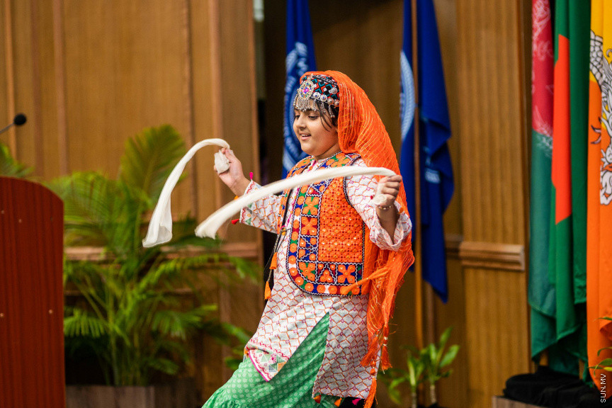 ގައުމީ ޔުނިވާސިޓީގެ ޕޮލިކަލް ސައިންގެ ދަރިވަރުން ބޭއްވި މޮޑެލް ސާކްސަމިޓްގެ ތެރެއިން --- ސަން ފޮޓޯ/ އިބްރާހީމް ޝަމްވީލް