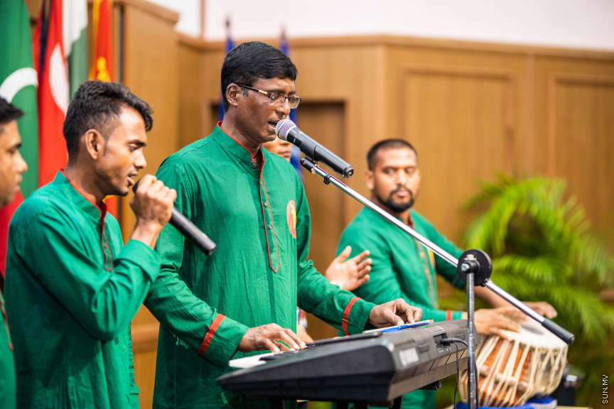 ގައުމީ ޔުނިވާސިޓީގެ ޕޮލިކަލް ސައިންގެ ދަރިވަރުން ބޭއްވި މޮޑެލް ސާކްސަމިޓްގެ ތެރެއިން --- ސަން ފޮޓޯ/ އިބްރާހީމް ޝަމްވީލް