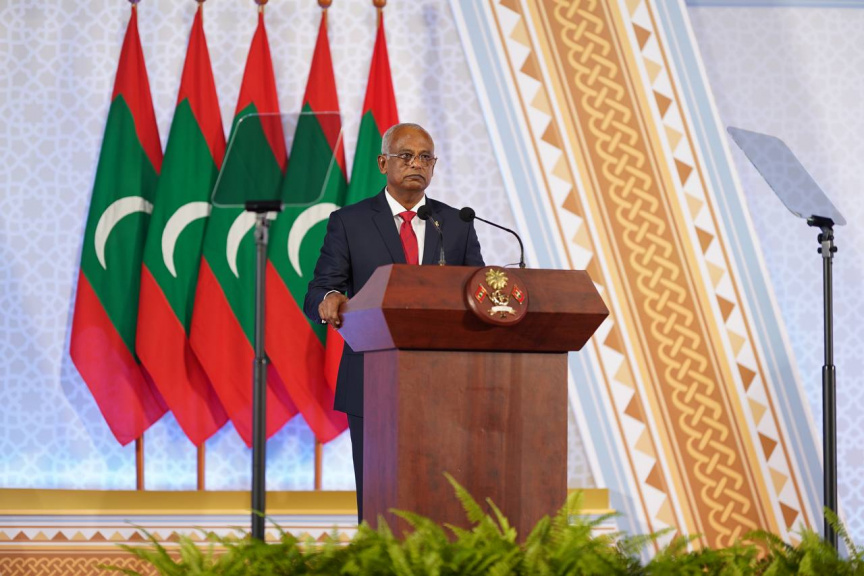 ޖުމްހޫރީ ދުވަސް ފާހަގަކުރުމަށް ރޭ ބޭއްވި ޖަލްސާގައި ރައީސް އިބްރާހީމް މުހައްމަދު ޞާލިޙް ވާހަކަފުޅު ދައްކަވަނީ ---