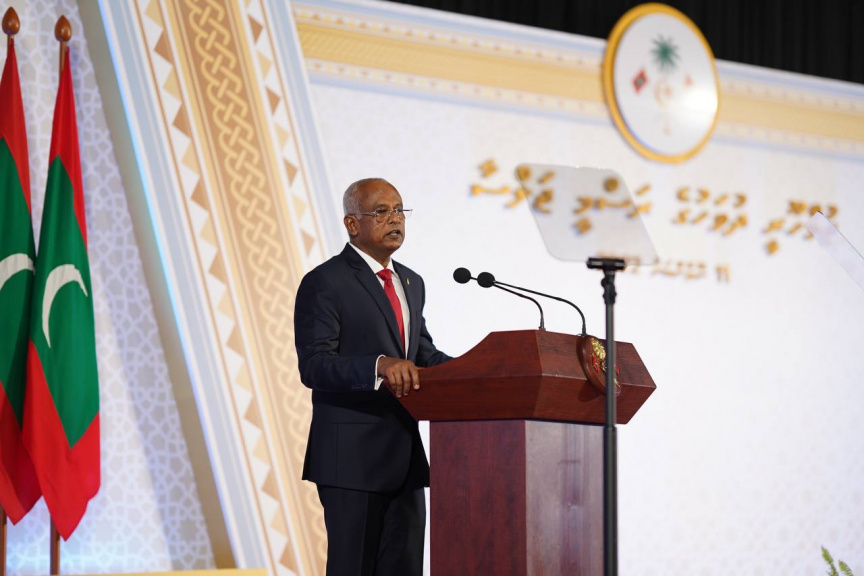 ޖުމްހޫރީ ދުވަސް ފާހަގަކުރުމަށް ރޭ ބޭއްވި ޖަލްސާގައި ރައީސް އިބްރާހީމް މުހައްމަދު ޞާލިޙް ވާހަކަފުޅު ދައްކަވަނީ ---