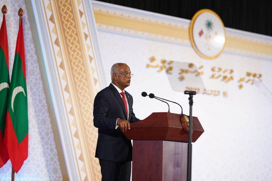 ޖުމްހޫރީ ދުވަސް ފާހަގަކުރުމަށް ރޭ ބޭއްވި ޖަލްސާގައި ރައީސް އިބްރާހީމް މުހައްމަދު ޞާލިޙް ---