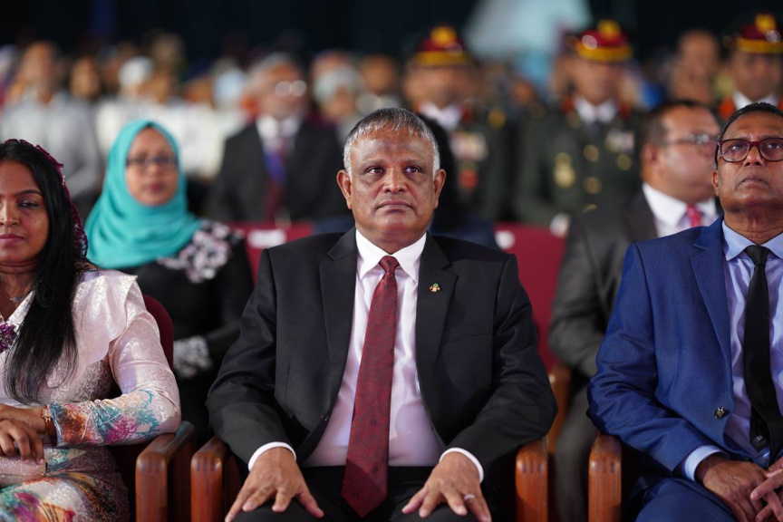 ޖުމްހޫރީ ދުވަސް ފާހަގަކުރުމަށް ރޭ ބޭއްވި ޖަލްސާގައި ހަޔާ އެޑިއުކޭޝަން މިނިސްޓަރު ޑރ. އިބްރާހީމް ހަސަން ---