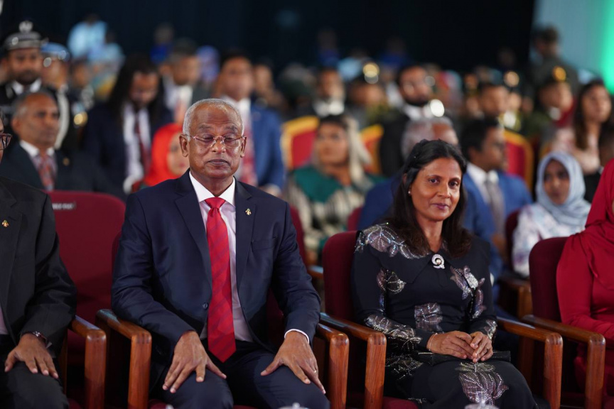 ޖުމްހޫރީ ދުވަސް ފާހަގަކުރުމަށް ރޭ ބޭއްވި ޖަލްސާގައި ރައީސް އިބްރާހީމް މުހައްމަދު ޞާލިޙް ---