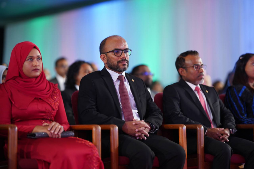 ޖުމްހޫރީ ދުވަސް ފާހަގަކުރުމަށް ރޭ ބޭއްވި ޖަލްސާގައި ފިނޭންސް މިނިސްޓަރު އިބްރާހީމް އަމީރު ---