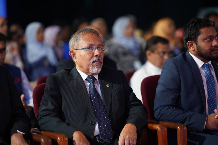 ޖުމްހޫރީ ދުވަސް ފާހަގަކުރުމަށް ރޭ ބޭއްވި ޖަލްސާގައި ސޯޝަލް ޕޮލިސީ އެޑްވައިޒު ޑރ. މުސްތަފާ ލުތުފީ ---