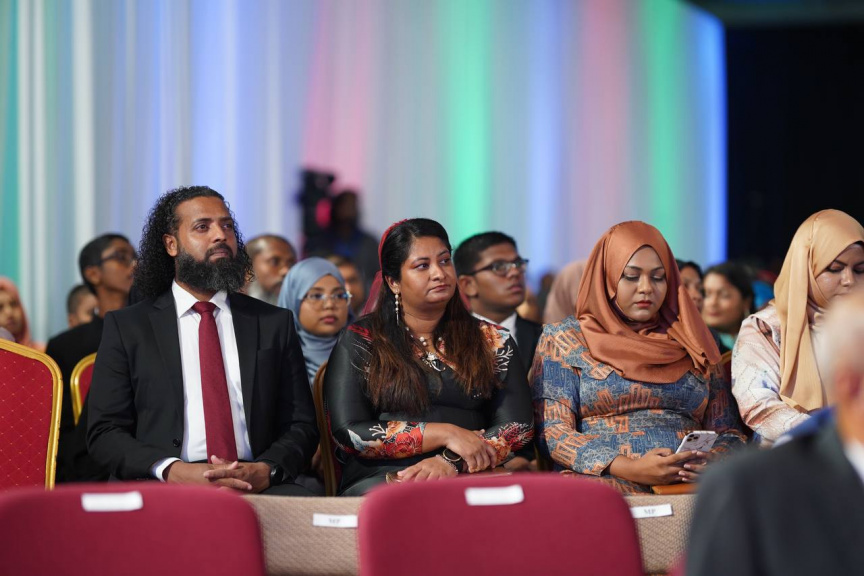 ޖުމްހޫރީ ދުވަސް ފާހަގަކުރުމަށް ރޭ ބޭއްވި ޖަލްސާގެ ތެރެއިން ---