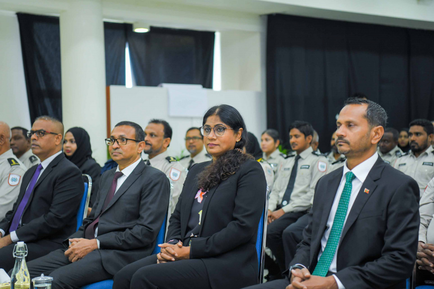 އޭވިއޭޝަން ސެކިއުރިޓީ ކޮމާންޑްގެ މުވައްޒަފުންނަށް މަގާމުގެ ކުރިއެރުން ދިނުމަށް ބޭއްވި ރަސްމިއްޔާތުގެ ތެރެއިން --- ސަން ފޮޓޯ/ އިބްރާހީމް ޝަމްވީލް