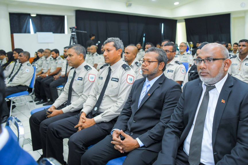 އޭވިއޭޝަން ސެކިއުރިޓީ ކޮމާންޑްގެ މުވައްޒަފުންނަށް މަގާމުގެ ކުރިއެރުން ދިނުމަށް ބޭއްވި ރަސްމިއްޔާތުގެ ތެރެއިން --- ސަން ފޮޓޯ/ އިބްރާހީމް ޝަމްވީލް