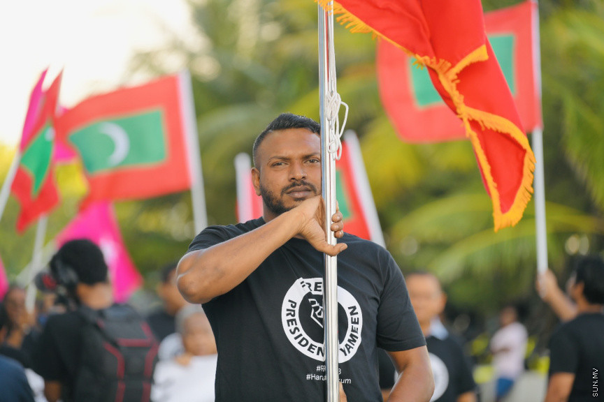 އިދިކޮޅު ލީޑަރު ޔާމީން މިނިވަންކުރަން ގޮވައިލައި އިދިކޮޅުން މަގުތަކަށް --- ސަންފޮޓޯ/ ނާއިލް ހުސައިން
