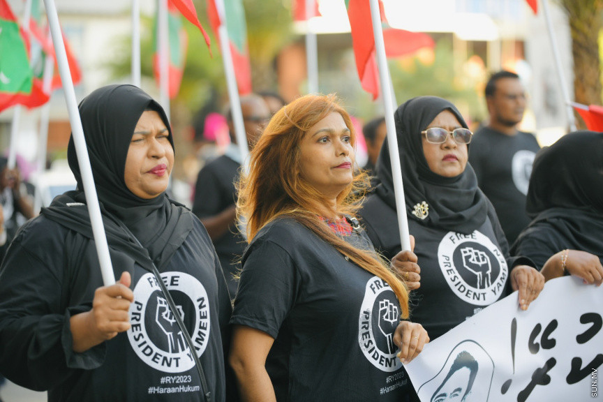 އިދިކޮޅު ލީޑަރު ޔާމީން މިނިވަންކުރަން ގޮވައިލައި އިދިކޮޅުން މަގުތަކަށް --- ސަންފޮޓޯ/ ނާއިލް ހުސައިން
