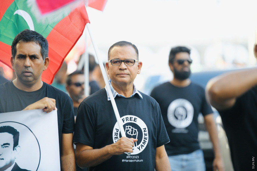 އިދިކޮޅު ލީޑަރު ޔާމީން މިނިވަންކުރަން ގޮވައިލައި އިދިކޮޅުން މަގުތަކަށް --- ސަންފޮޓޯ/ ނާއިލް ހުސައިން
