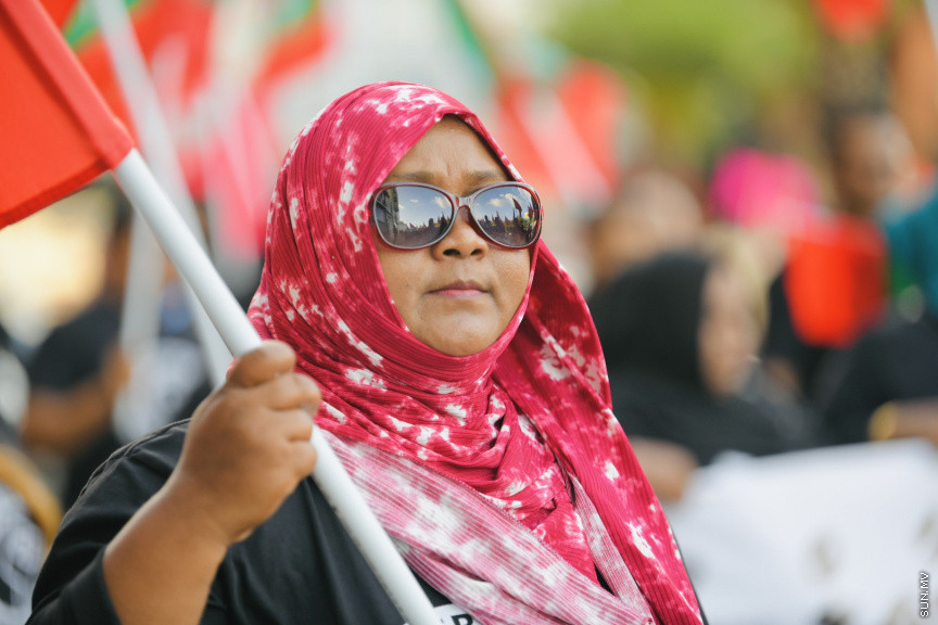 އިދިކޮޅު ލީޑަރު ޔާމީން މިނިވަންކުރަން ގޮވައިލައި އިދިކޮޅުން މަގުތަކަށް --- ސަންފޮޓޯ/ ނާއިލް ހުސައިން
