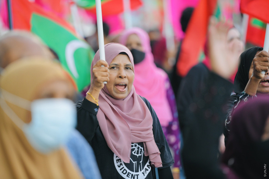 އިދިކޮޅު ލީޑަރު ޔާމީން މިނިވަންކުރަން ގޮވައިލައި އިދިކޮޅުން މަގުތަކަށް --- ސަންފޮޓޯ/ ނާއިލް ހުސައިން

