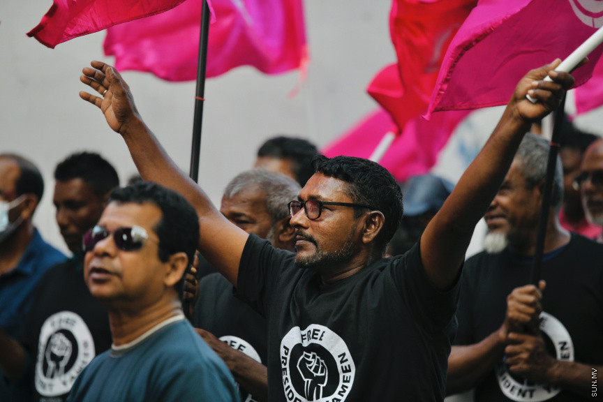އިދިކޮޅު ލީޑަރު ޔާމީން މިނިވަންކުރަން ގޮވައިލައި އިދިކޮޅުން މަގުތަކަށް --- ސަންފޮޓޯ/ ނާއިލް ހުސައިން
