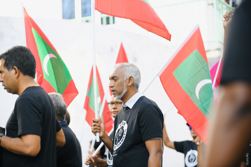 އިދިކޮޅު ލީޑަރު ޔާމީން މިނިވަންކުރަން ގޮވައިލައި އިދިކޮޅުން މަގުތަކަށް --- ސަންފޮޓޯ/ ނާއިލް ހުސައިން
