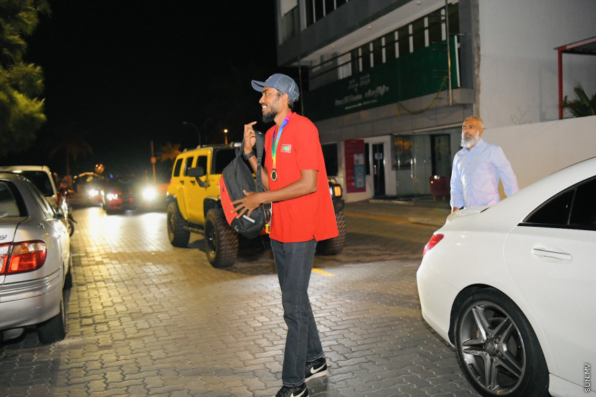 ރަން ތަށްޓާއެކު އައި ކުޑަކާއްޓޭއާއި އެޑަމްއަށް މަރުހަބާކިޔުމުގެ ތެރެއިން --- ސަންފޮޓޯ/ ނާއިލް ހުސައިން