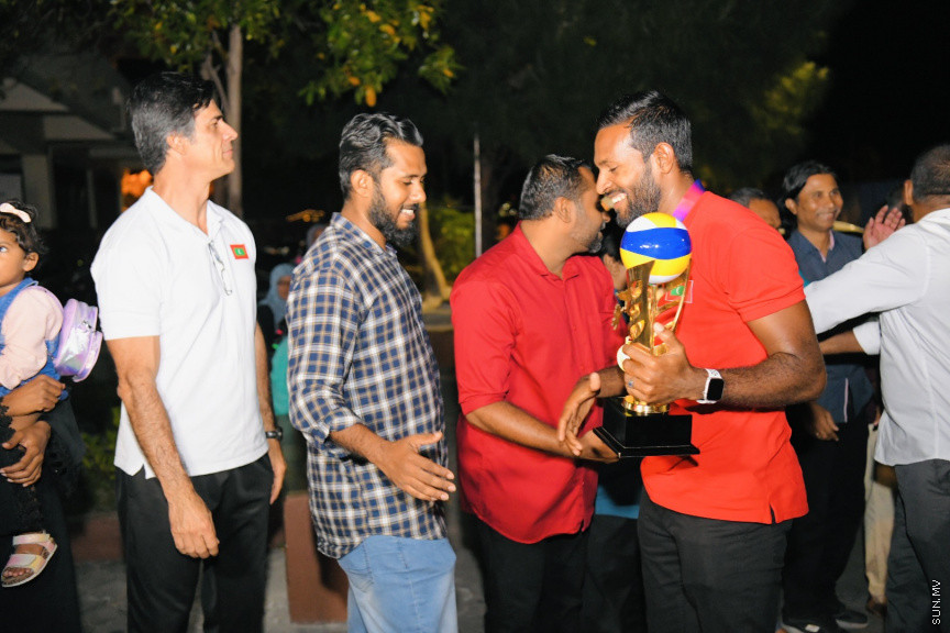 ރަން ތަށްޓާއެކު އައި ކުޑަކާއްޓޭއާއި އެޑަމްއަށް މަރުހަބާކިޔުމުގެ ތެރެއިން --- ސަންފޮޓޯ/ ނާއިލް ހުސައިން