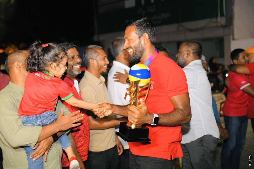 ރަން ތަށްޓާއެކު އައި ކުޑަކާއްޓޭއާއި އެޑަމްއަށް މަރުހަބާކިޔުމުގެ ތެރެއިން --- ސަންފޮޓޯ/ ނާއިލް ހުސައިން