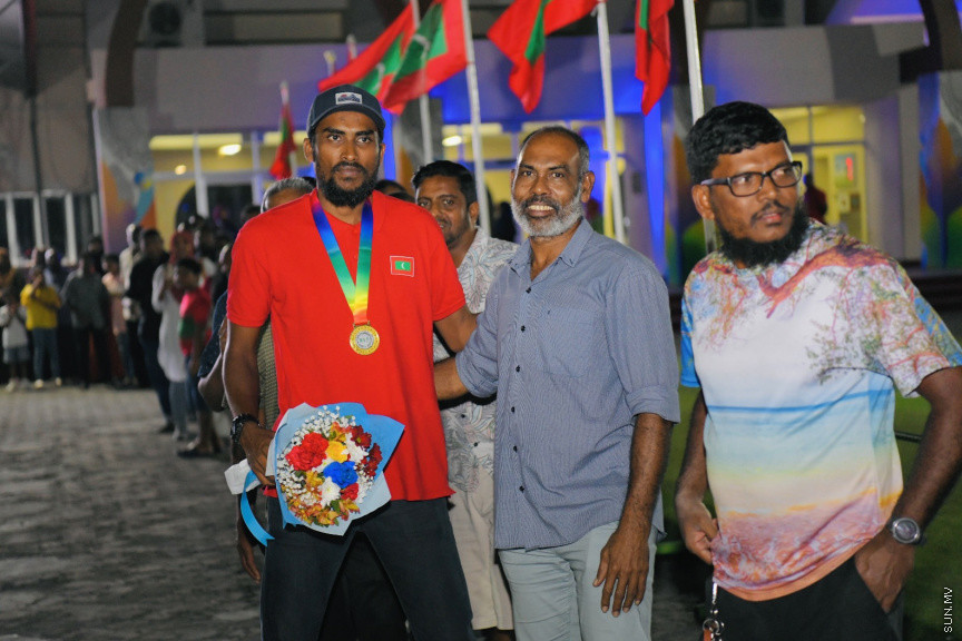 ރަން ތަށްޓާއެކު އައި ކުޑަކާއްޓޭއާއި އެޑަމްއަށް މަރުހަބާކިޔުމުގެ ތެރެއިން --- ސަންފޮޓޯ/ ނާއިލް ހުސައިން