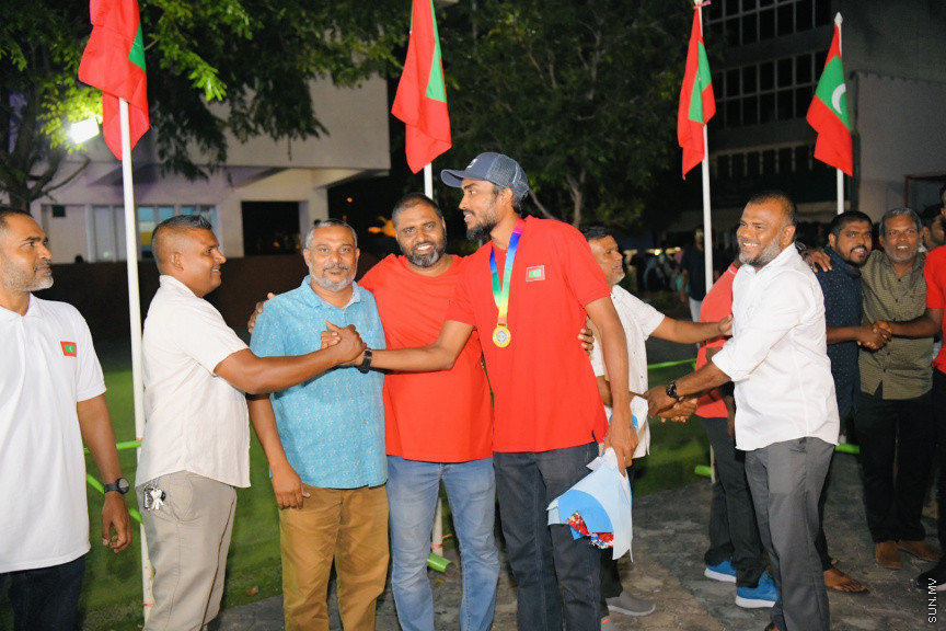 ރަން ތަށްޓާއެކު އައި ކުޑަކާއްޓޭއާއި އެޑަމްއަށް މަރުހަބާކިޔުމުގެ ތެރެއިން --- ސަންފޮޓޯ/ ނާއިލް ހުސައިން