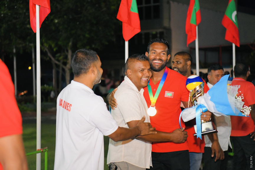 ރަން ތަށްޓާއެކު އައި ކުޑަކާއްޓޭއާއި އެޑަމްއަށް މަރުހަބާކިޔުމުގެ ތެރެއިން --- ސަންފޮޓޯ/ ނާއިލް ހުސައިން