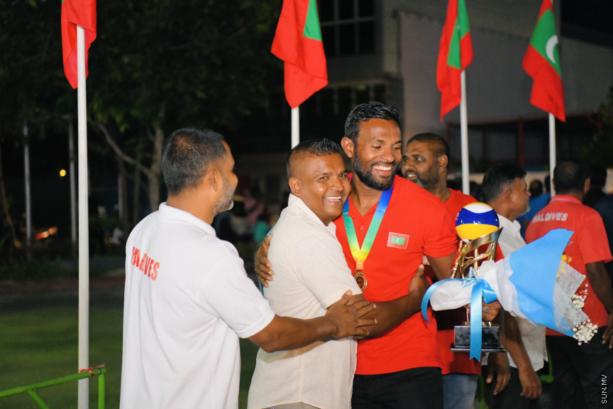 ރަން ތަށްޓާއެކު އައި ކުޑަކާއްޓޭއާއި އެޑަމްއަށް މަރުހަބާކިޔުމުގެ ތެރެއިން --- ސަންފޮޓޯ/ ނާއިލް ހުސައިން