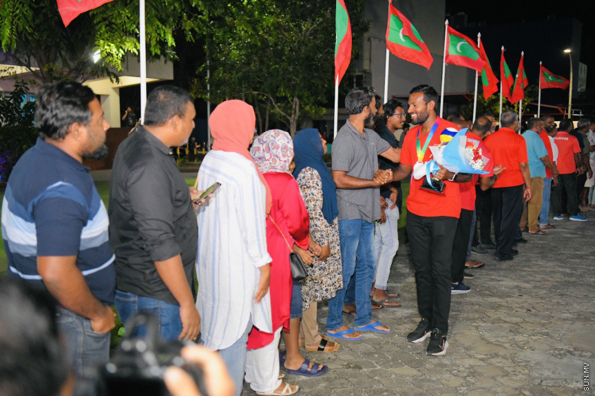 ރަން ތަށްޓާއެކު އައި ކުޑަކާއްޓޭއާއި އެޑަމްއަށް މަރުހަބާކިޔުމުގެ ތެރެއިން --- ސަންފޮޓޯ/ ނާއިލް ހުސައިން