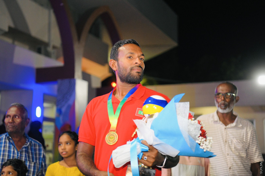 ރަން ތަށްޓާއެކު އައި ކުޑަކާއްޓޭއާއި އެޑަމްއަށް މަރުހަބާކިޔުމުގެ ތެރެއިން --- ސަންފޮޓޯ/ ނާއިލް ހުސައިން