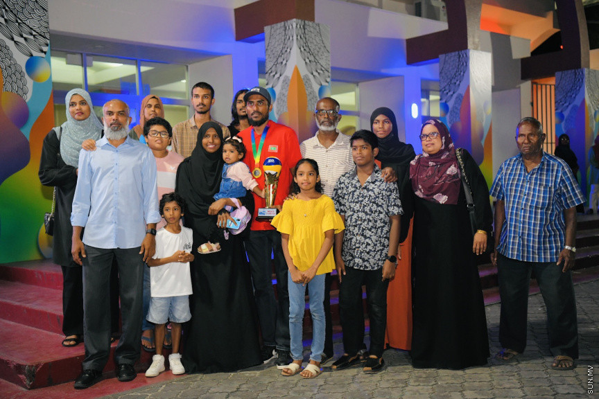 ރަން ތަށްޓާއެކު އައި ކުޑަކާއްޓޭއާއި އެޑަމްއަށް މަރުހަބާކިޔުމުގެ ތެރެއިން --- ސަންފޮޓޯ/ ނާއިލް ހުސައިން