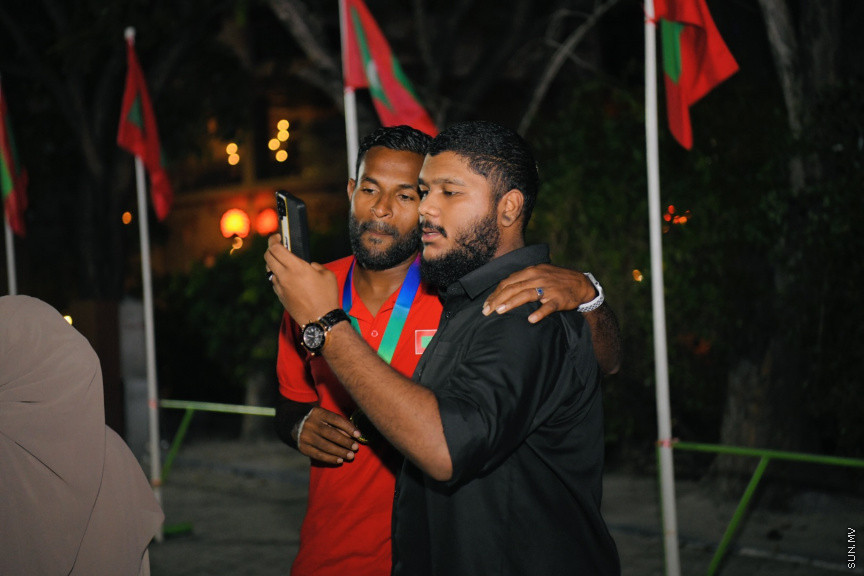ރަން ތަށްޓާއެކު އައި ކުޑަކާއްޓޭއާއި އެޑަމްއަށް މަރުހަބާކިޔުމުގެ ތެރެއިން --- ސަންފޮޓޯ/ ނާއިލް ހުސައިން