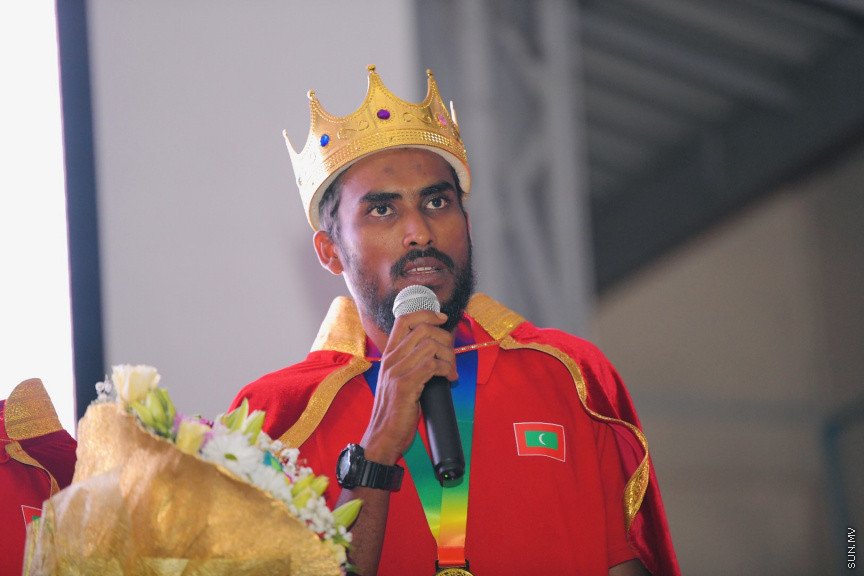 ރަން ތަށްޓާއެކު އައި ކުޑަކާއްޓޭއާއި އެޑަމްއަށް މަރުހަބާކިޔުމުގެ ތެރެއިން --- ސަންފޮޓޯ/ ނާއިލް ހުސައިން