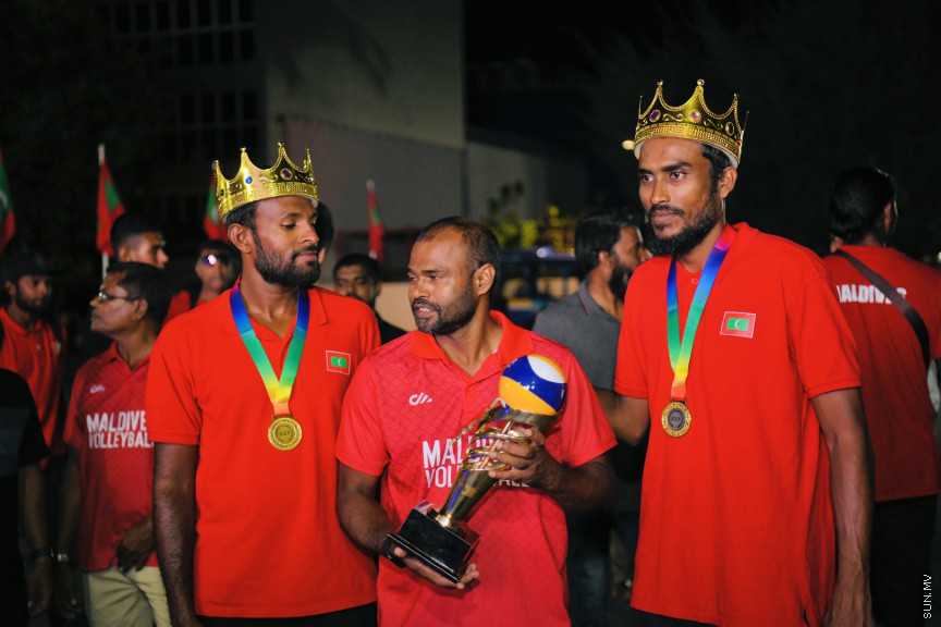 ރަން ތަށްޓާއެކު އައި ކުޑަކާއްޓޭއާއި އެޑަމްއަށް މަރުހަބާކިޔުމުގެ ތެރެއިން --- ސަންފޮޓޯ/ ނާއިލް ހުސައިން