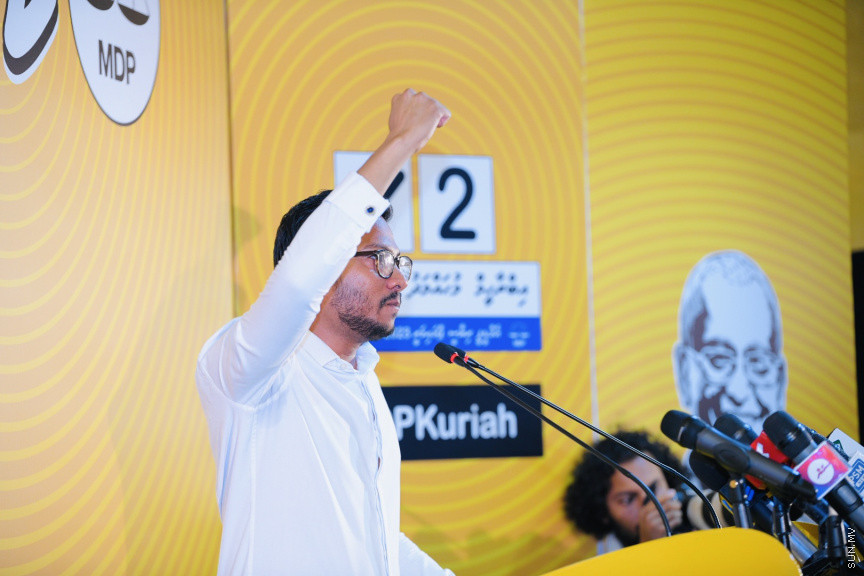 ރައީސް އިބްރާހީމް މުހައްމަދު ޞާލިހުގެ ކެމްޕެއިން ޖަލްސާގެ ތެރެއިން --- ސަންފޮޓޯ/ ނާއިލް ހުސައިން 