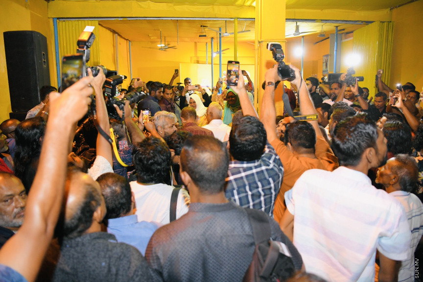 ރައީސް އިބްރާހީމް މުހައްމަދު ޞާލިހުގެ ކެމްޕެއިން ޖަލްސާގެ ތެރެއިން --- ސަންފޮޓޯ/ ނާއިލް ހުސައިން 