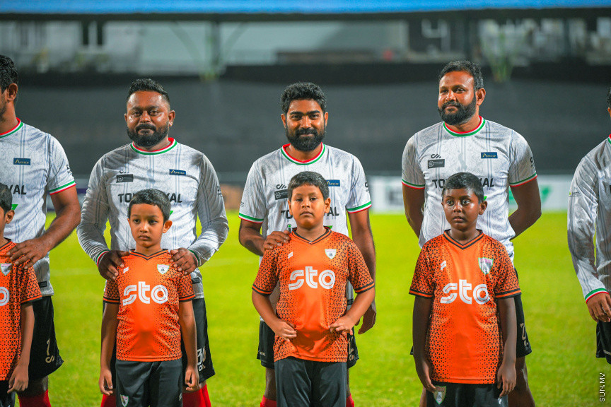 ޓުއަނިވަލް ހަރަކާތުގެ ތެރެއިން ރާއްޖެ އާއި ބޮލީވުޑްގެ ތަރިން ކުޅުނު ފޯރިގަދަ މެޗުގެ ތެރެއިިން -- ސަން ފޮޓޯ/ މުހައްމަދު ހައްޔާން