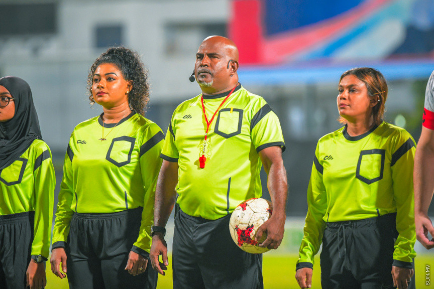 ޓުއަނިވަލް ހަރަކާތުގެ ތެރެއިން ރާއްޖެ އާއި ބޮލީވުޑްގެ ތަރިން ކުޅުނު ފޯރިގަދަ މެޗުގެ ތެރެއިިން -- ސަން ފޮޓޯ/ މުހައްމަދު ހައްޔާން