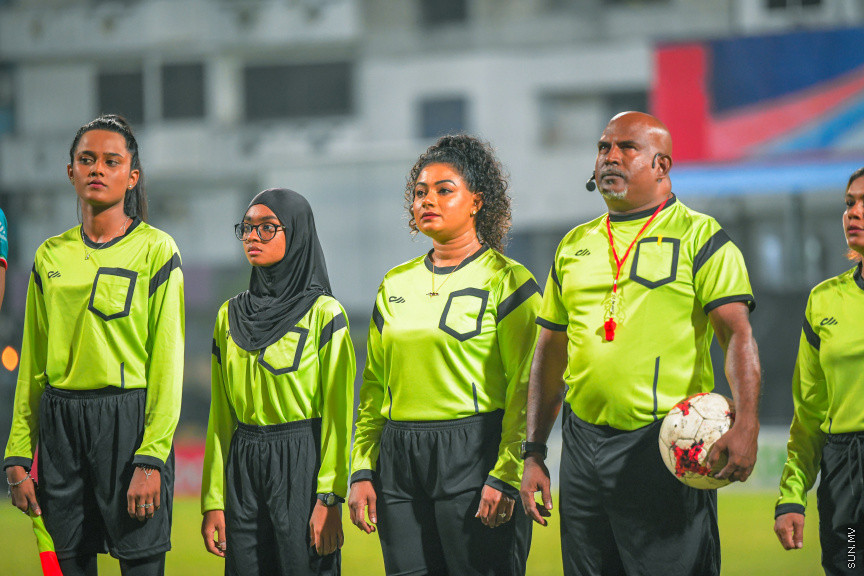 ޓުއަނިވަލް ހަރަކާތުގެ ތެރެއިން ރާއްޖެ އާއި ބޮލީވުޑްގެ ތަރިން ކުޅުނު ފޯރިގަދަ މެޗުގެ ތެރެއިިން -- ސަން ފޮޓޯ/ މުހައްމަދު ހައްޔާން