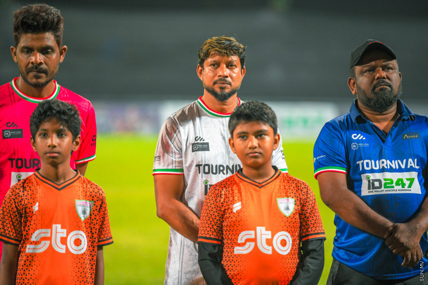 ޓުއަނިވަލް ހަރަކާތުގެ ތެރެއިން ރާއްޖެ އާއި ބޮލީވުޑްގެ ތަރިން ކުޅުނު ފޯރިގަދަ މެޗުގެ ތެރެއިިން -- ސަން ފޮޓޯ/ މުހައްމަދު ހައްޔާން