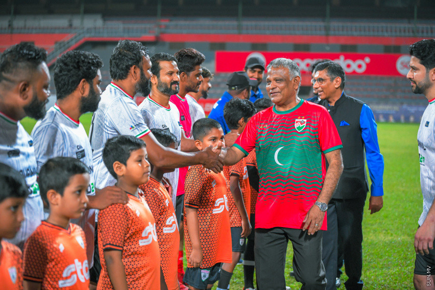 ޓުއަނިވަލް ހަރަކާތުގެ ތެރެއިން ރާއްޖެ އާއި ބޮލީވުޑްގެ ތަރިން ކުޅުނު ފޯރިގަދަ މެޗުގެ ތެރެއިިން -- ސަން ފޮޓޯ/ މުހައްމަދު ހައްޔާން