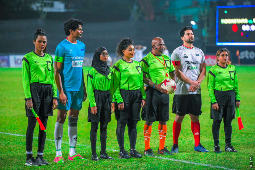 ޓުއަނިވަލް ހަރަކާތުގެ ތެރެއިން ރާއްޖެ އާއި ބޮލީވުޑްގެ ތަރިން ކުޅުނު ފޯރިގަދަ މެޗުގެ ތެރެއިިން -- ސަން ފޮޓޯ/ މުހައްމަދު ހައްޔާން
